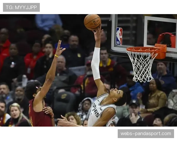 战报速递:文班亚马送出生涯新高8次封盖,多次阻截对手肋部攻势 战报速递:文班亚马送出生涯新高8次封盖,多次阻截对手肋部攻势